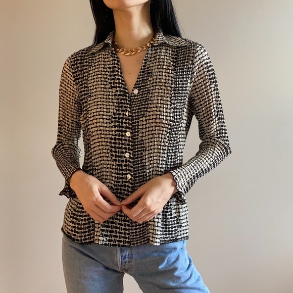 Vintage pleated abstract polkadot button down blouse - Picture 2 of 6